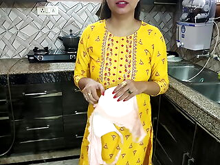 Desi bhabhi was washing dishes in kitchen then her manmeat in law came and said bhabhi aapka chut chahiye kya dogi hindi audio